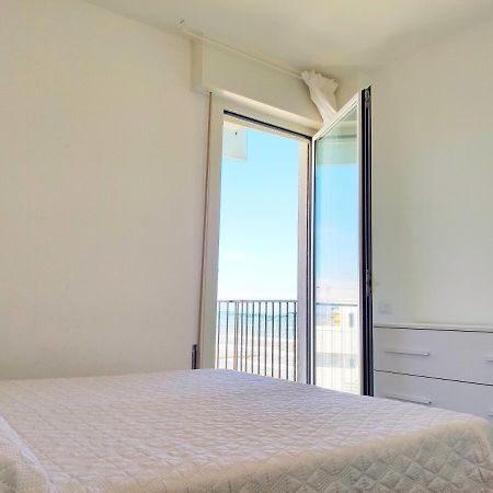 リド・ディ・イエゾロ La Torre - Frontemare - Immobil Relaxヴィラ エクステリア 写真